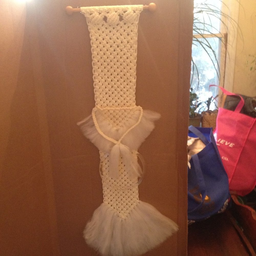 Vintage Macrame Towel Holder. Rare Find - Picture 1 of 7